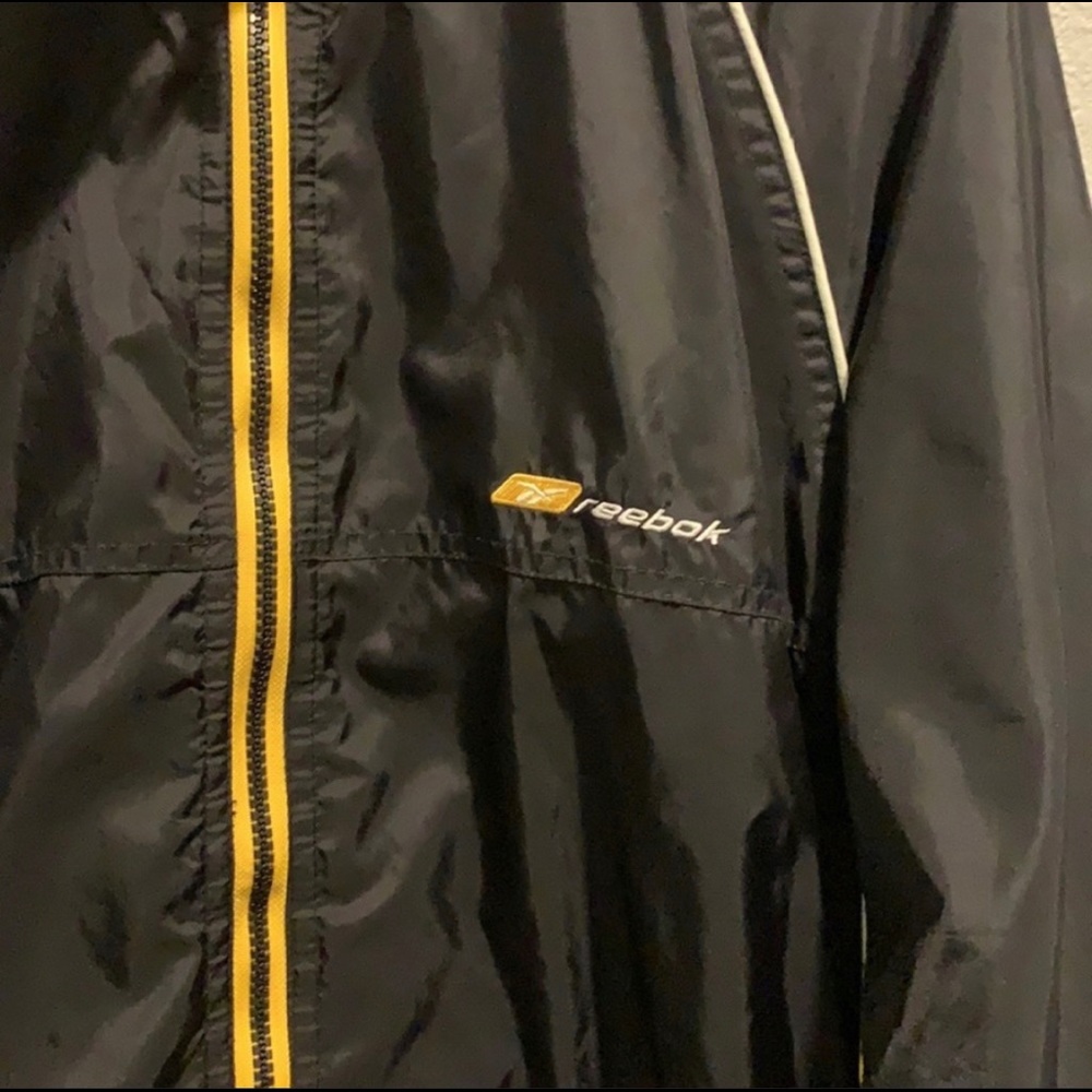 Classic Reebok Windbreaker ⚫️🟡 - Picture 3 of 5